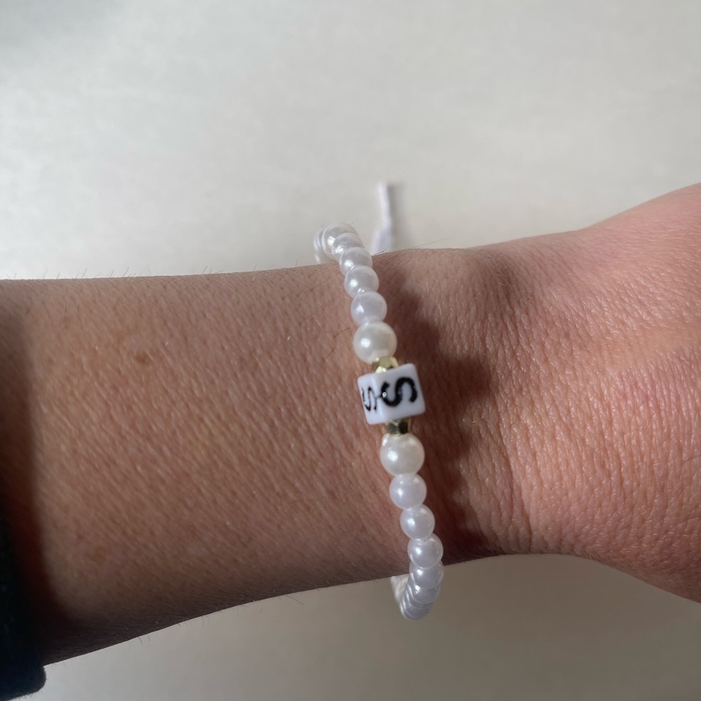 “S” initial faux Pearl bracelet